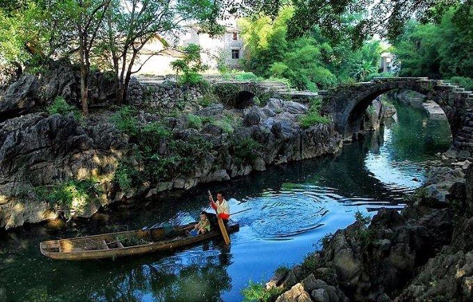 北京美食街(前门、牛街、护国寺小吃街)可以行李寄存的地方!